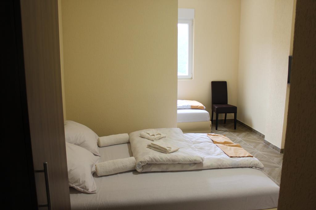 Guesthouse Eko Piva Pluzine Luaran gambar