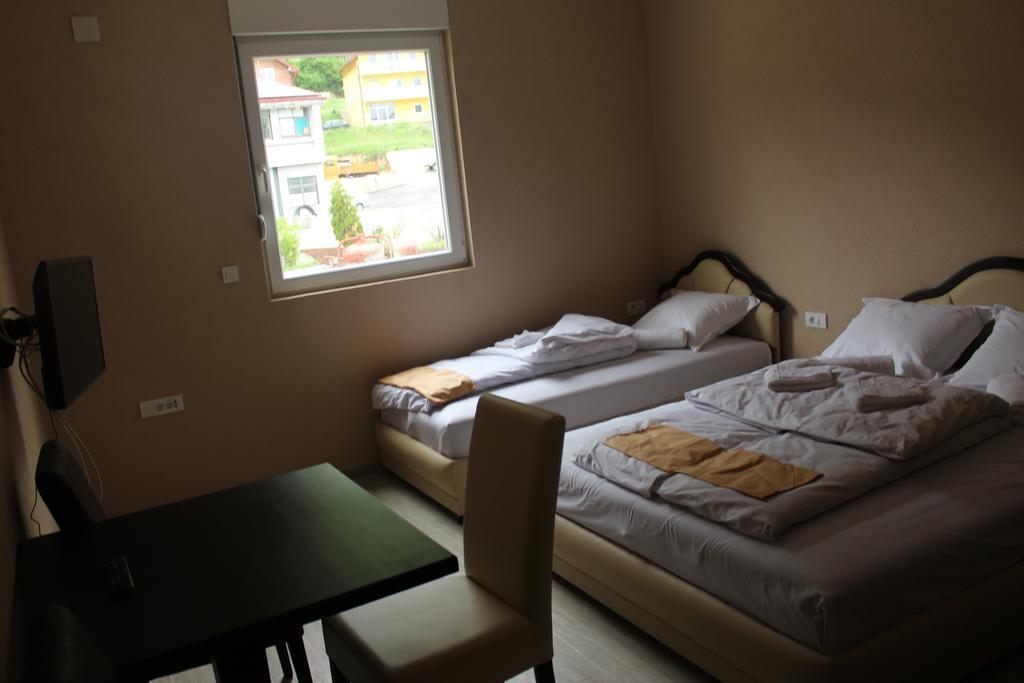 Guesthouse Eko Piva Pluzine Luaran gambar