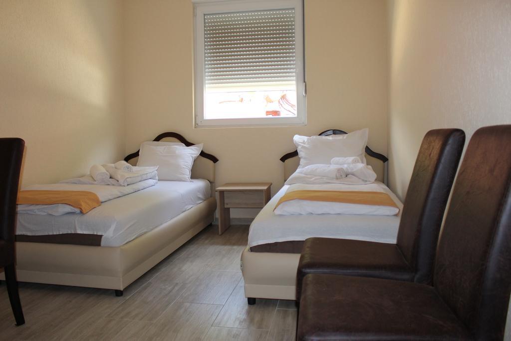 Guesthouse Eko Piva Pluzine Luaran gambar