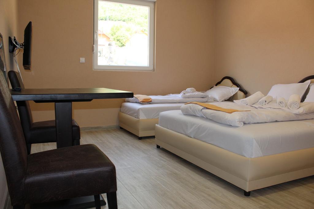 Guesthouse Eko Piva Pluzine Luaran gambar