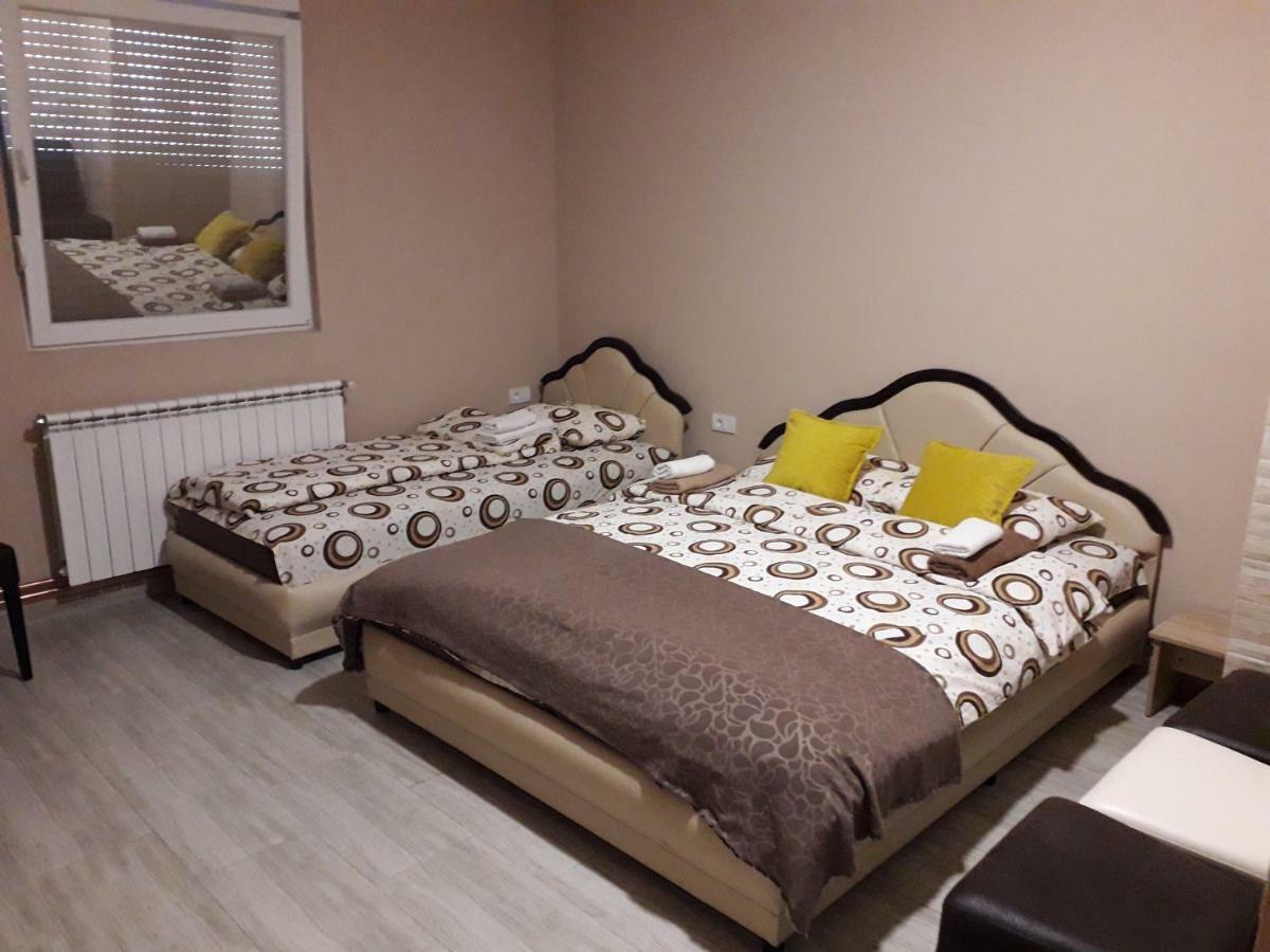 Guesthouse Eko Piva Pluzine Luaran gambar